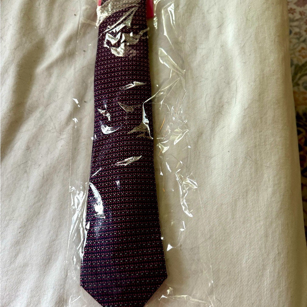 NWT Official Susan G Komen Breast Cancer Awareness Men’s Tie
